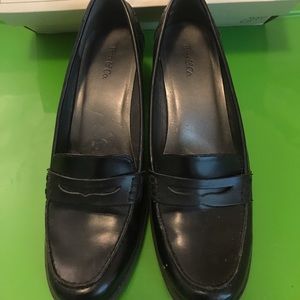 Bass & Co Black leather penny loafer pumps